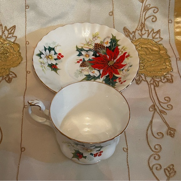 Royal Albert Poinsettia Teacup and Saucer England - Picture 8 of 8